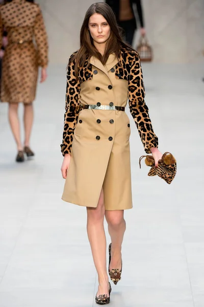 Look 16